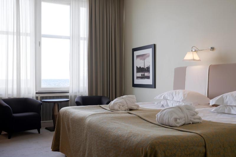 Deluxe Double or Twin Room with Lake View image 1