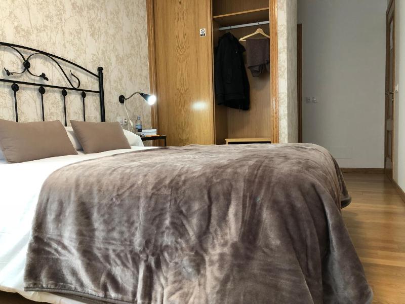 Double Room with Private Bathroom image 3