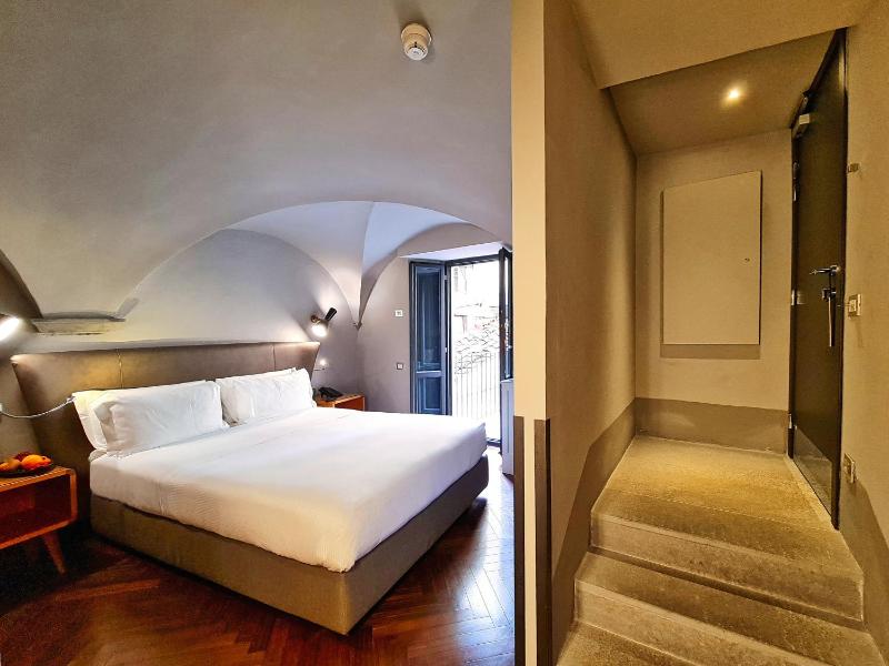 Classic Double Room image 2