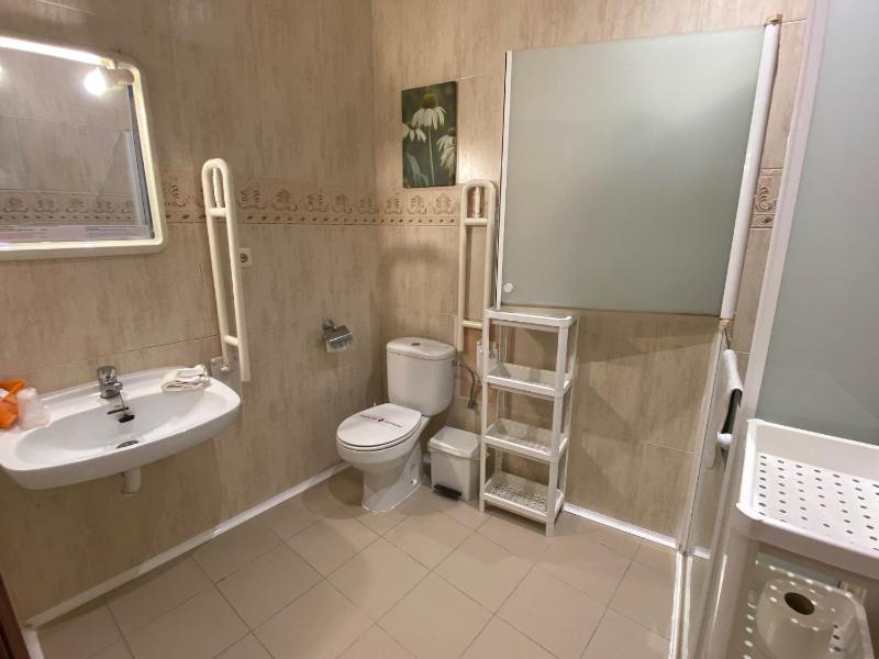 Budget Double Room image 4