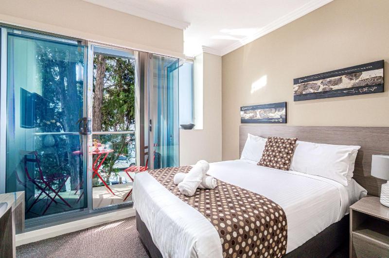 Deluxe Double Room with Kitchenette and Balcony  image 1