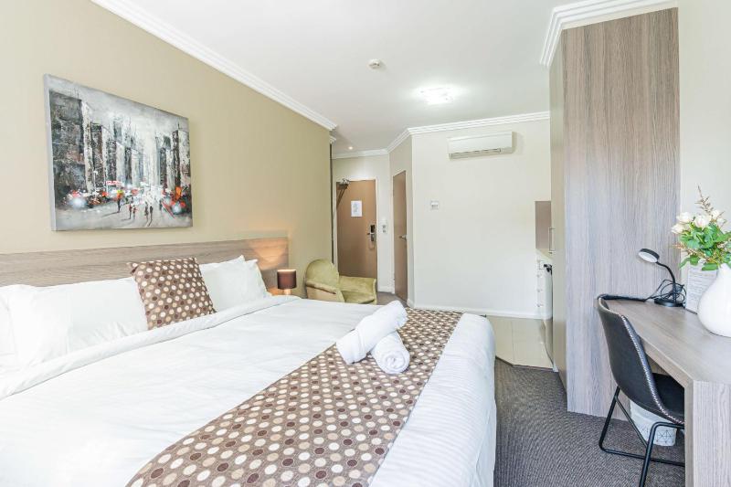 Standard King Room image 1
