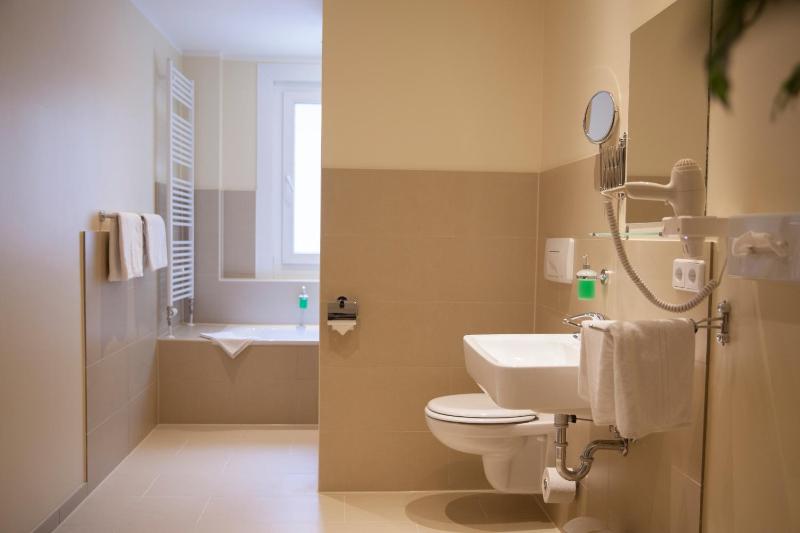 Superior Double Room image 3