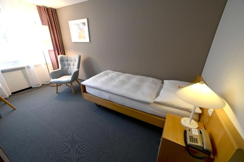 Small Single Room image 3