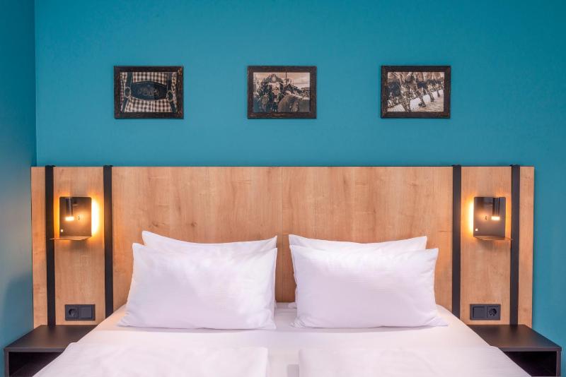 Privilege Queen Room image 3