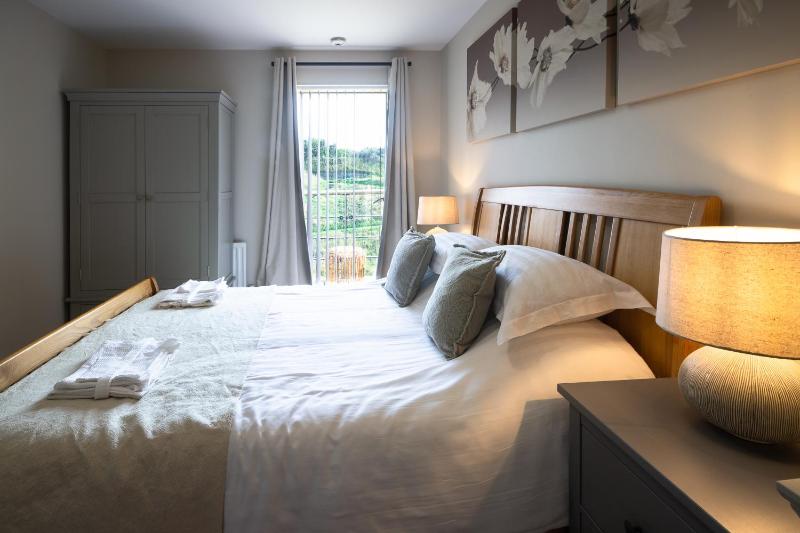 Three-Bedroom Apartment with Sea View image 2
