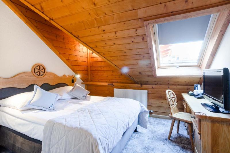 Economy Double Room image 3