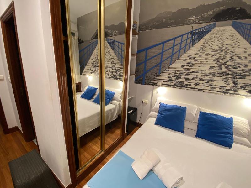 Small Double Room image 2