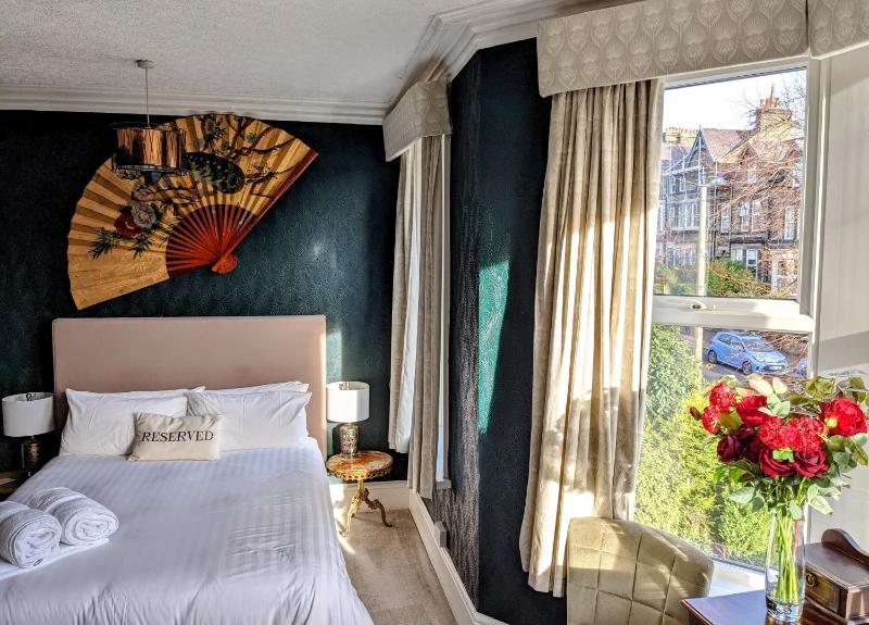 Deluxe King Suite image 2