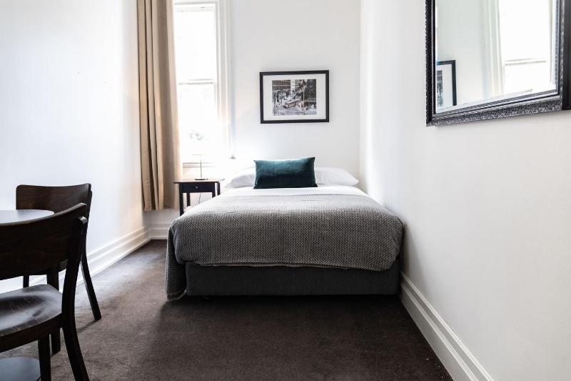 Double Room with Shared Bathroom image 3