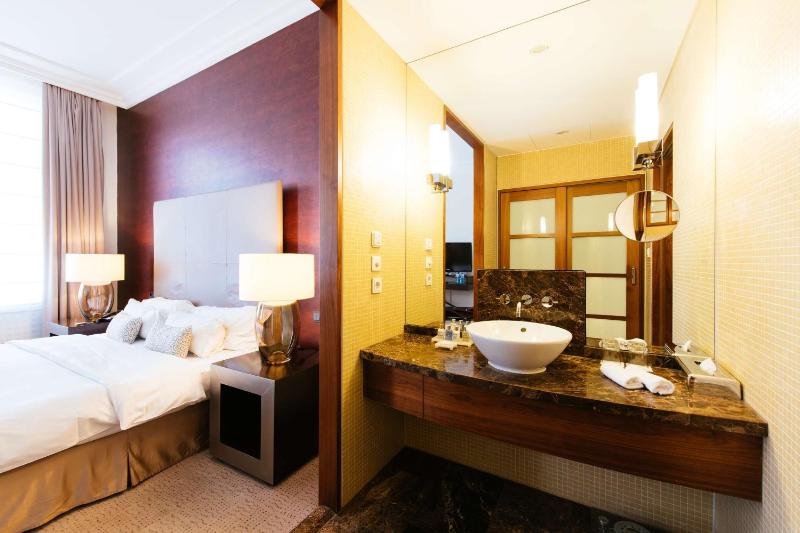 Superior Room image 3