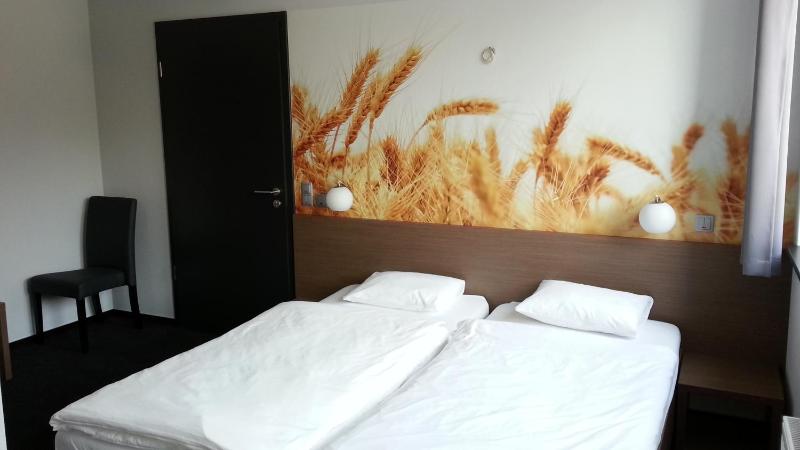 Double Room image 3