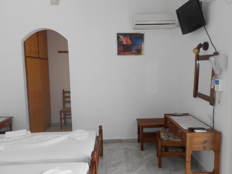 Triple Room with Sea View image 4