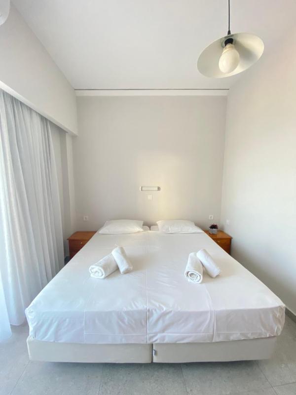 Double or Twin Room with City View image 3