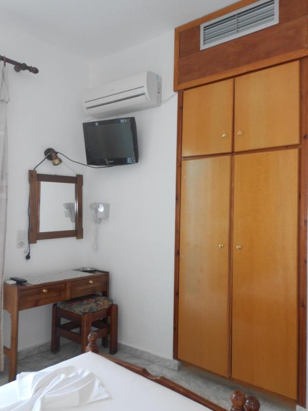 Triple Room with Sea View image 3