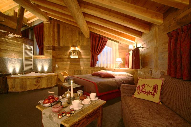 Suite with Spa Bath image 2
