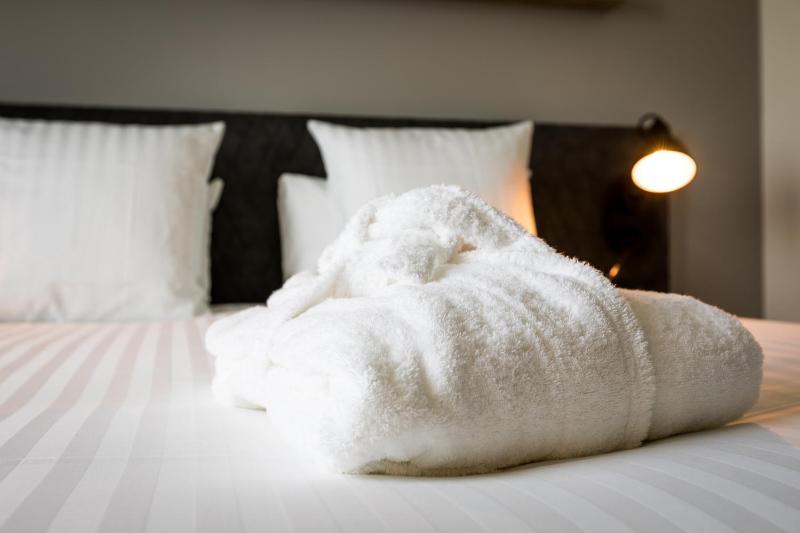 Family Room with One Double Bed and One Single Bed image 4