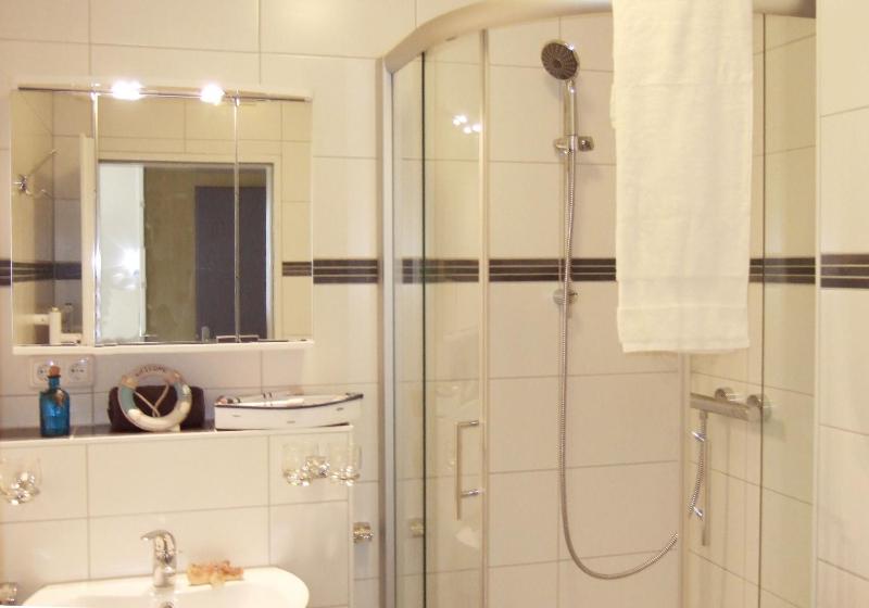 Family room with two bedrooms for up to 4 persons image 1
