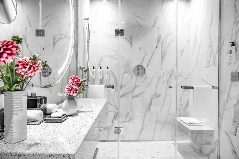 Deluxe Suite image 2