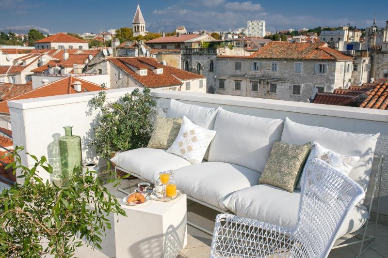 Deluxe Suite image 2