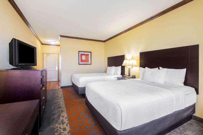 Deluxe Queen Room with Two Queen Beds image 2