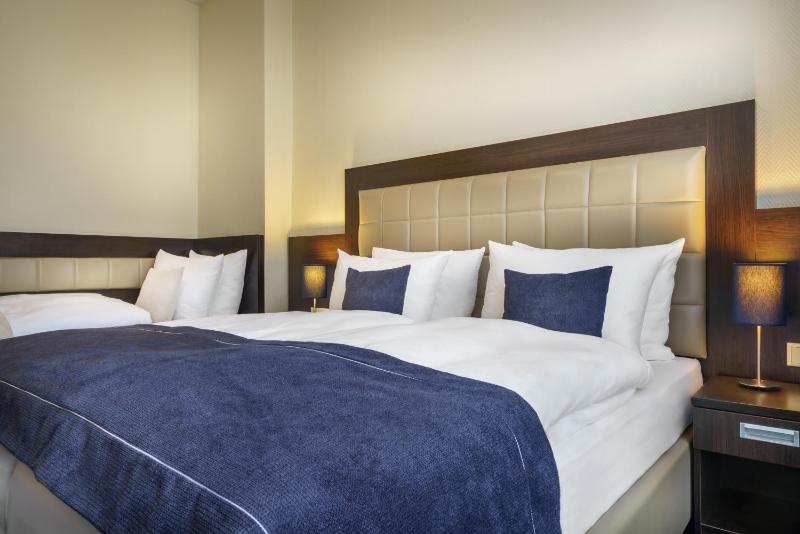 Standard Triple Room image 1