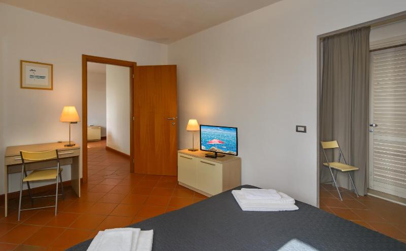One-Bedroom Apartment image 2