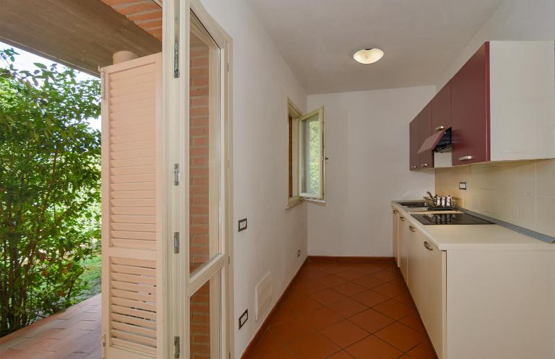 One-Bedroom Apartment image 3