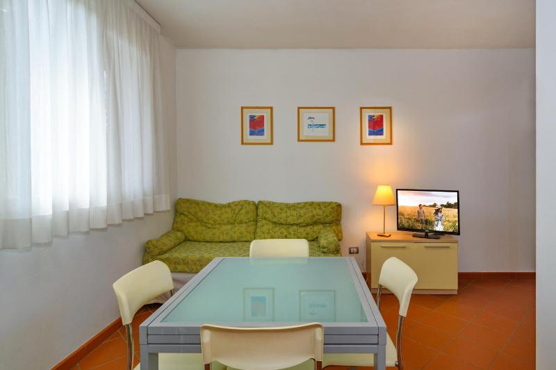 One-Bedroom Apartment image 4