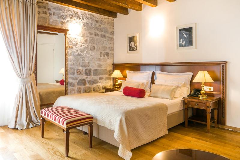 Superior Double Room with Old Town View image 1