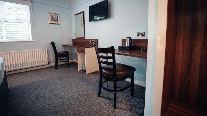 Double Room image 3