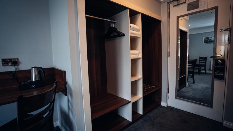 Twin Room image 1