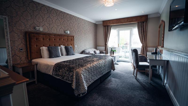 Superior King Room image 2
