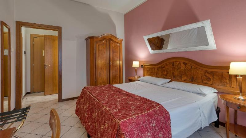 Budget Double Room image 4