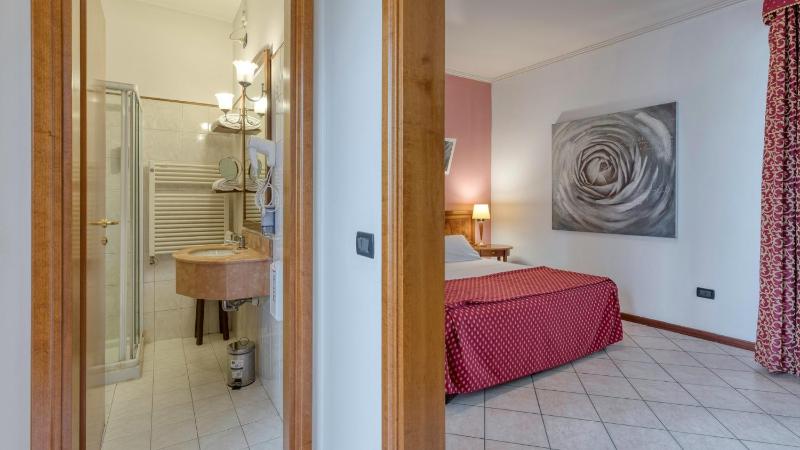 Superior Double Room image 4