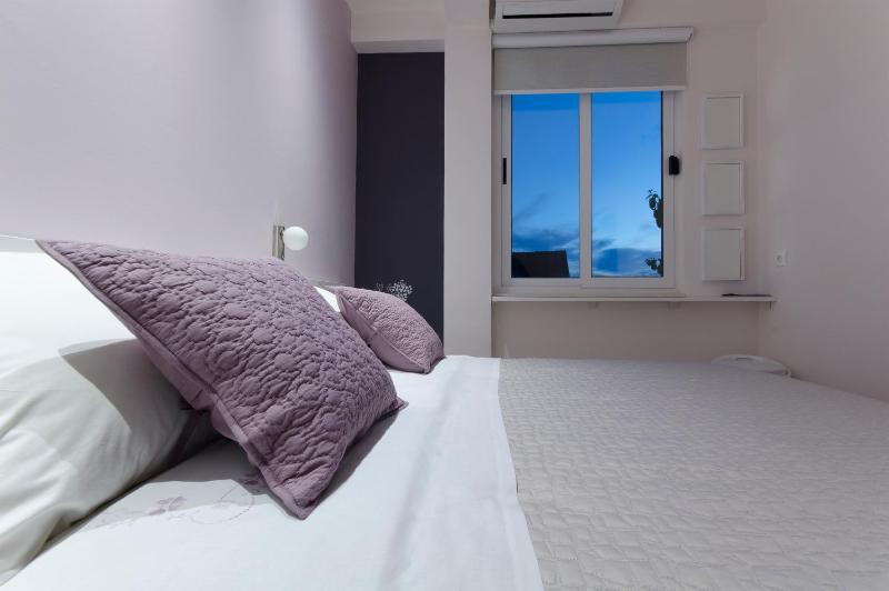One-Bedroom Apartment image 2