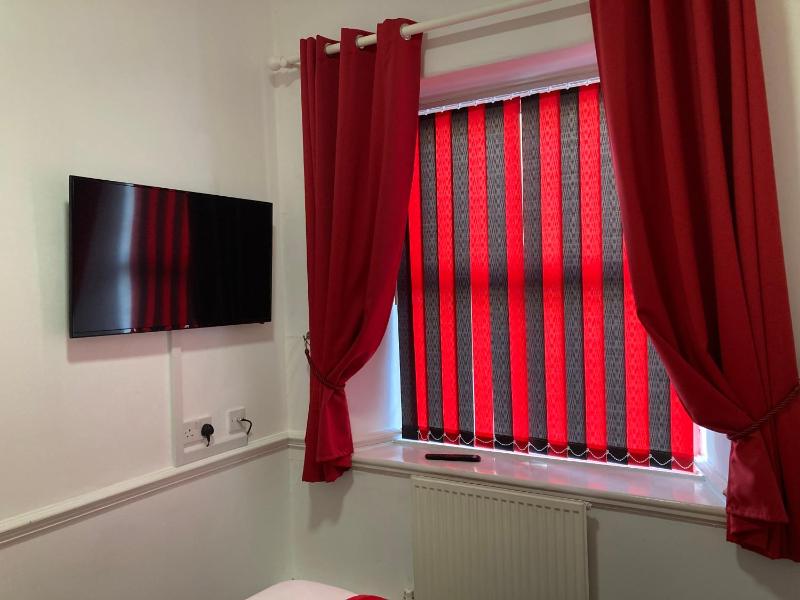 Superior Double Room with Ensuite Bathroom image 1