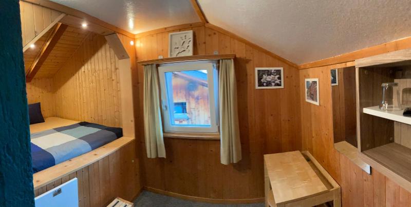 Single Room with Shared Bathroom image 1
