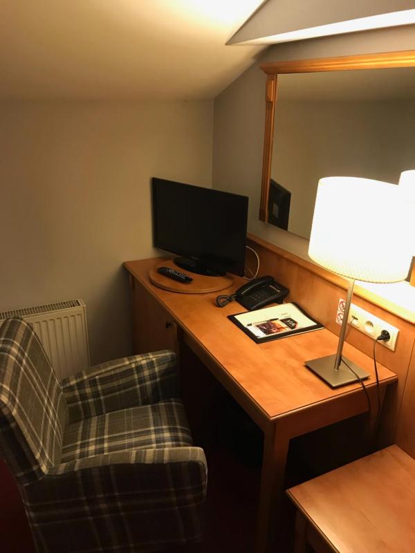 Economy Single Room - Attic image 4