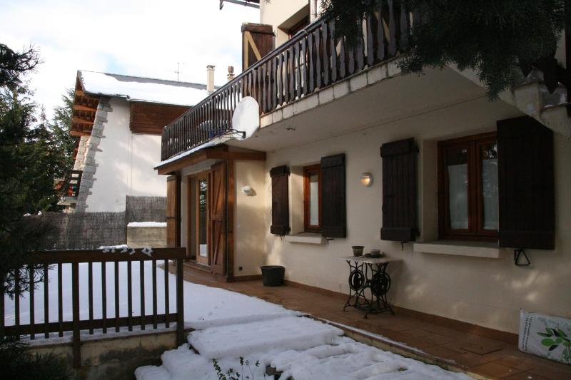 Apartment with Mountain View image 1