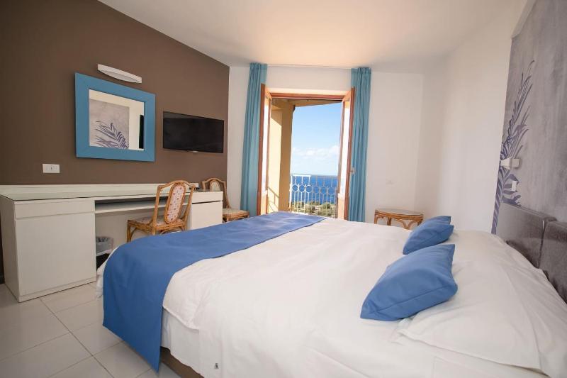 Superior Double Room image 2