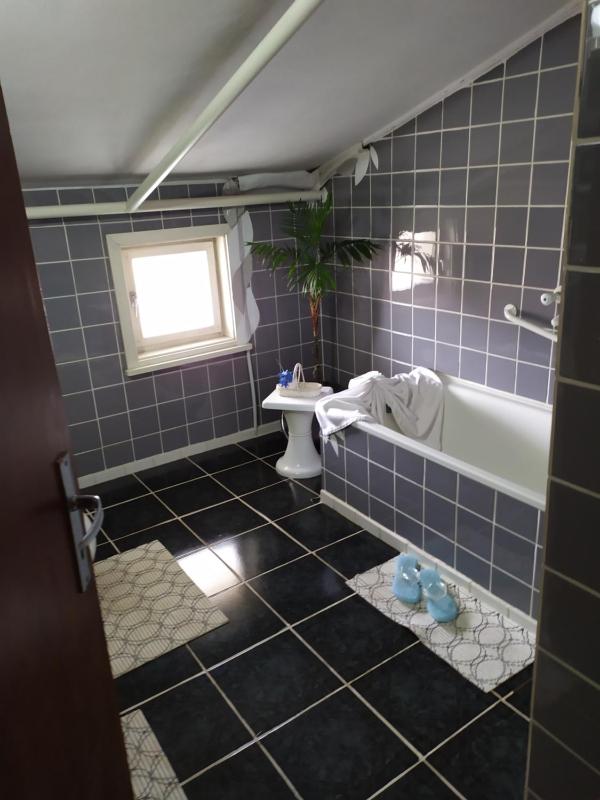 Double Room with Pool View image 2