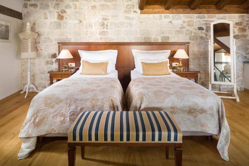 Family Duplex Room with Old Town View image 3