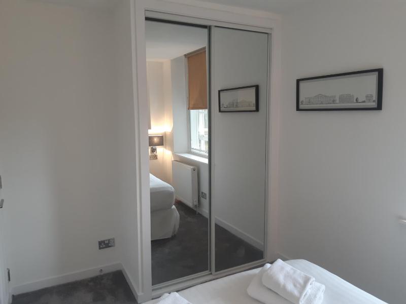 One-Bedroom Standard Apartment image 4