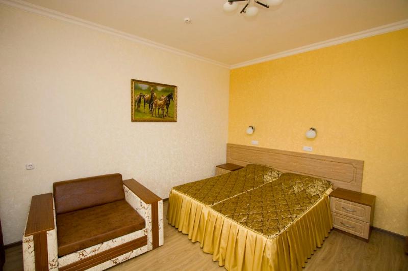 Standard Twin Room image 1