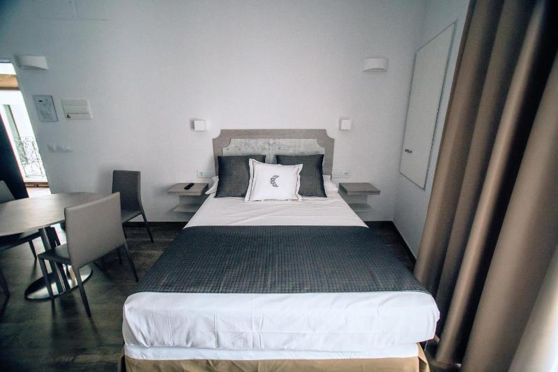 Quadruple Room image 2