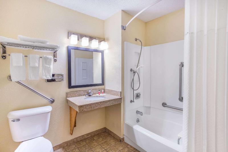 King Room - Mobility Access/Non-Smoking image 2
