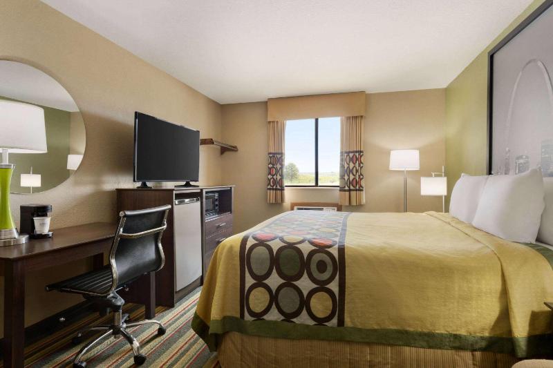 King Room- Non-Smoking image 2