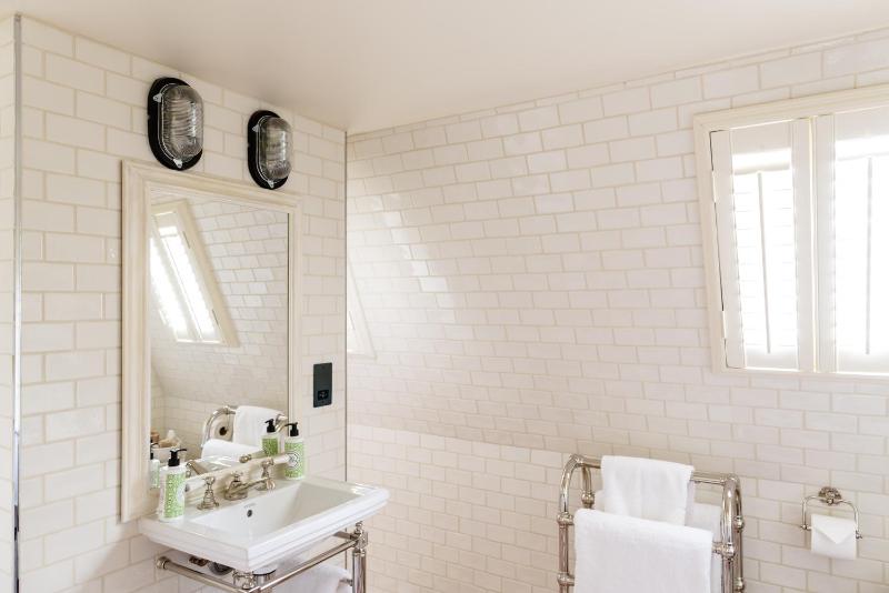 Standard Double Room image 4