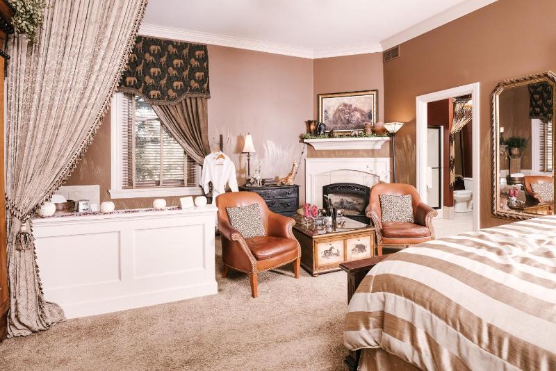 King Room with Spa Bath image 2